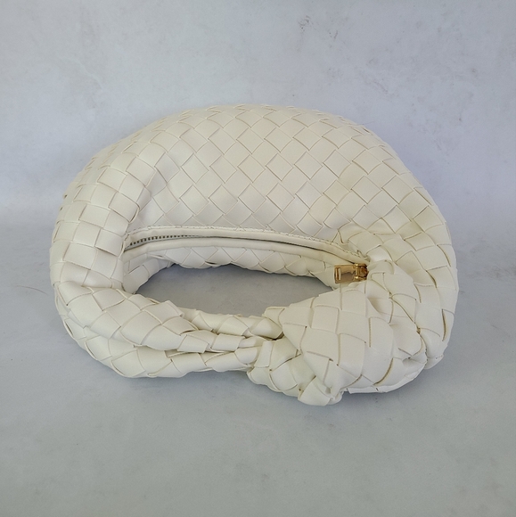 White Woven Mini Handbag - Picture 5 of 11